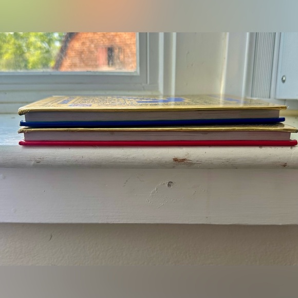 (2) Minecraft Guide Books - Picture 10 of 10